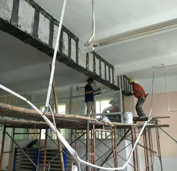 深圳某工業(yè)園加固梁現(xiàn)場 