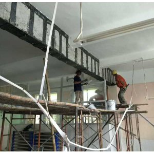 深圳某工業(yè)園加固梁現(xiàn)